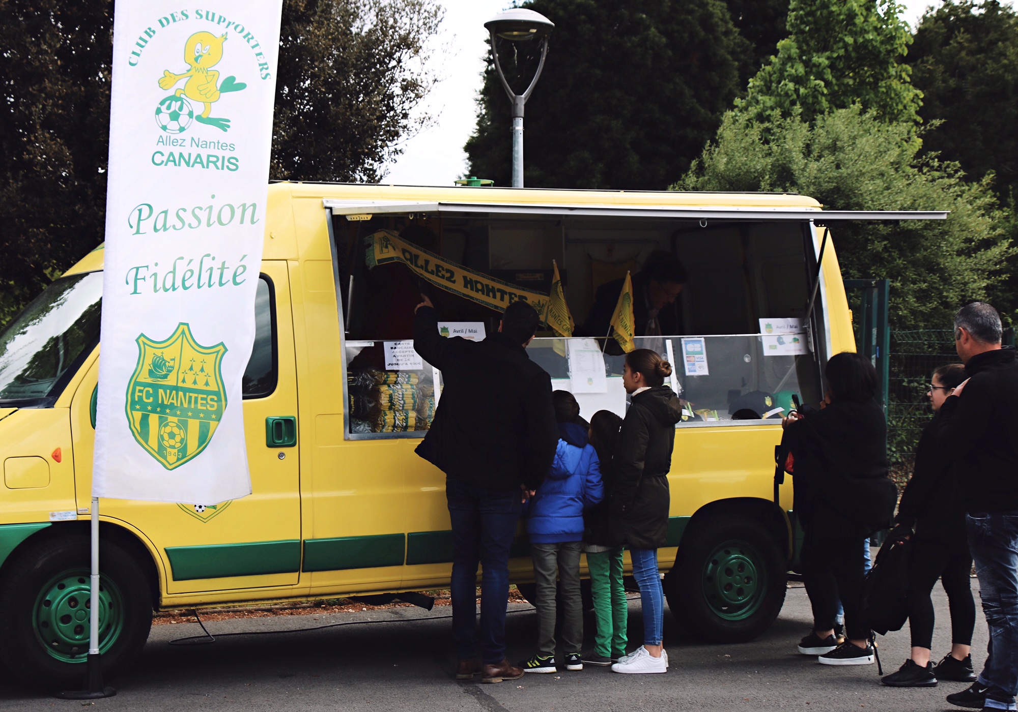 Allez Nantes Canaris : Un groupe de supporters incarne sur plusieurs générations l’histoire mais aussi le présent du FC Nantes