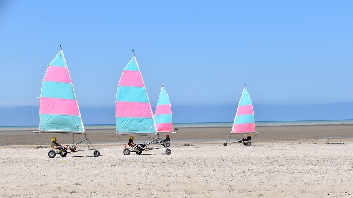 Faut-il se rendre à Paris en char à voile ?