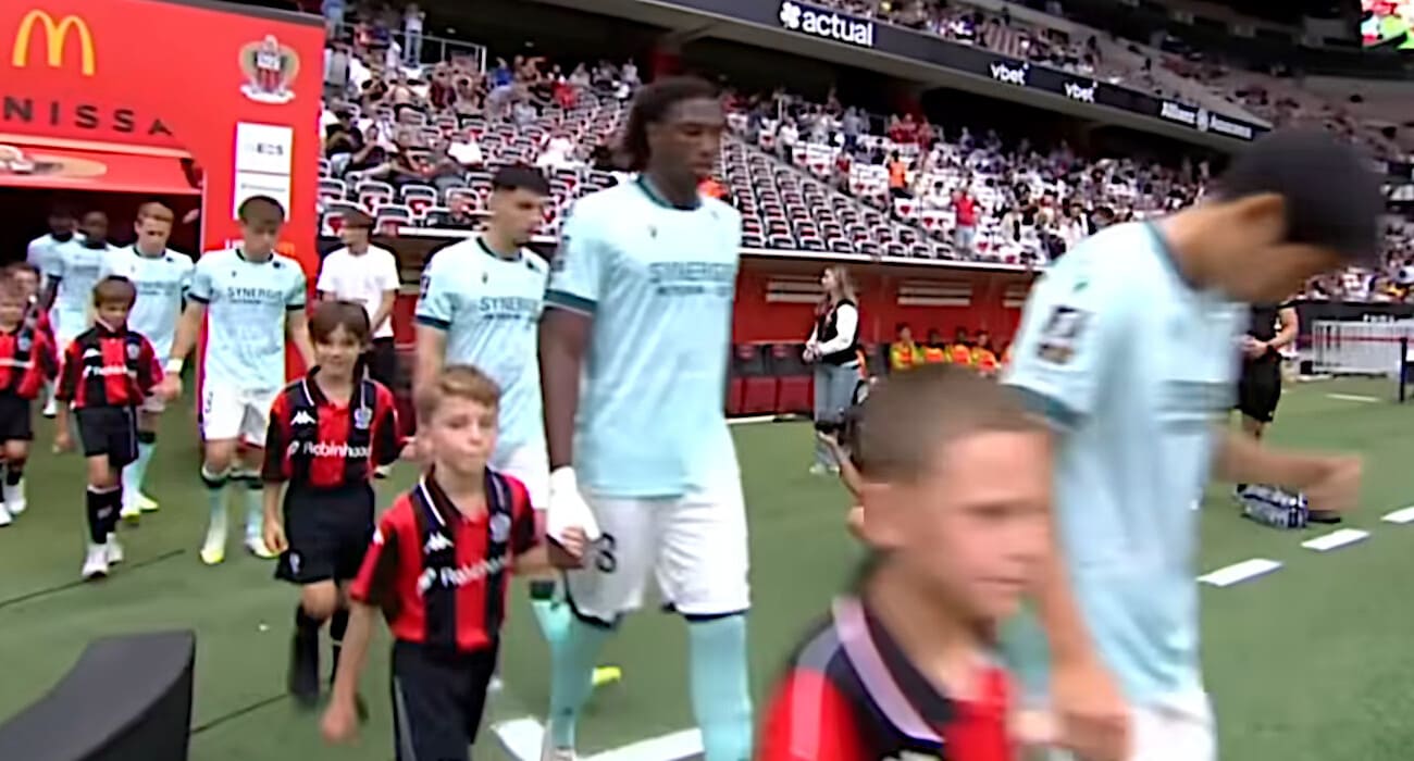 Ciel ! Ce maillot…