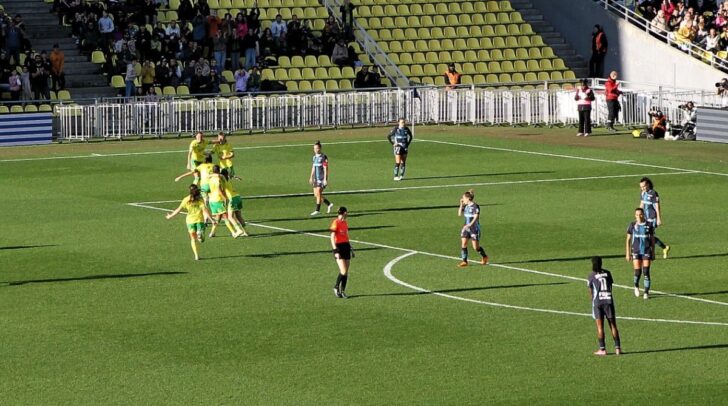 FCN-OM(3-0) : Du soleil, la Ola et trois zéro