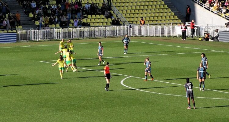 FCN-OM(3-0) : Du soleil, la Ola et trois zéro